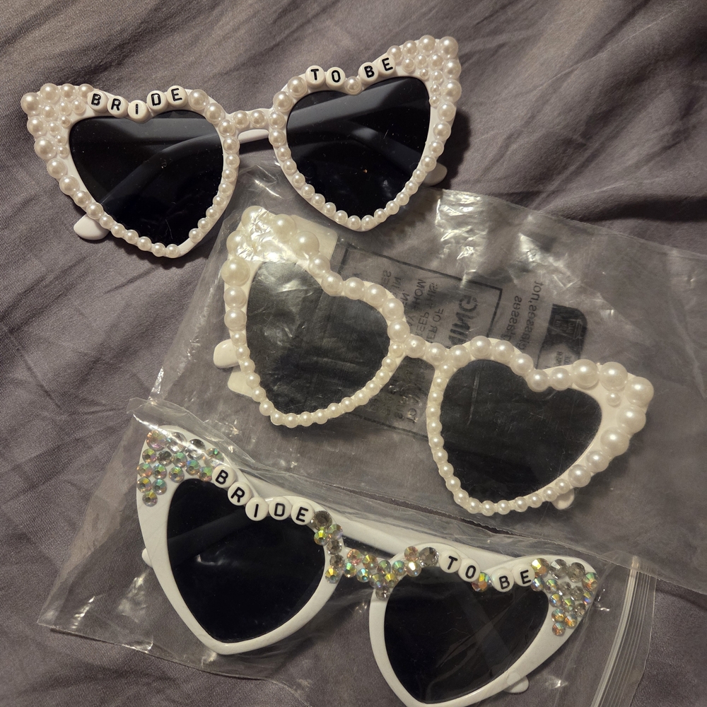 Bride To Be Heart-Shaped Sunglasses - White